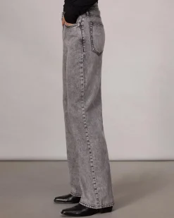 Featherweight Wide-Leg Logan Jean