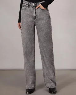 Featherweight Wide-Leg Logan Jean